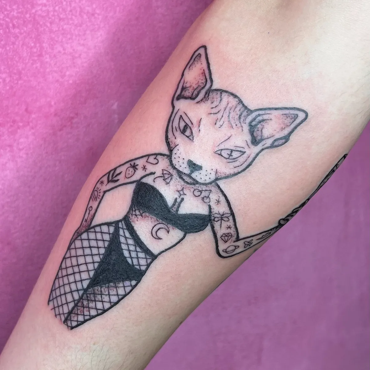 candy_ragequit_tattoo_zürich_008.webp - Image of Candy, Artist at Ragequit Tattoo Piercing Zurich