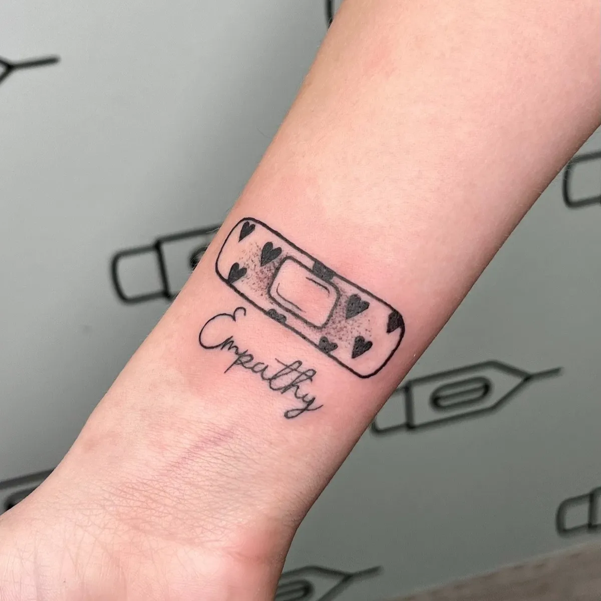 candy_ragequit_tattoo_zürich_009.webp - Image of Candy, Artist at Ragequit Tattoo Piercing Zurich