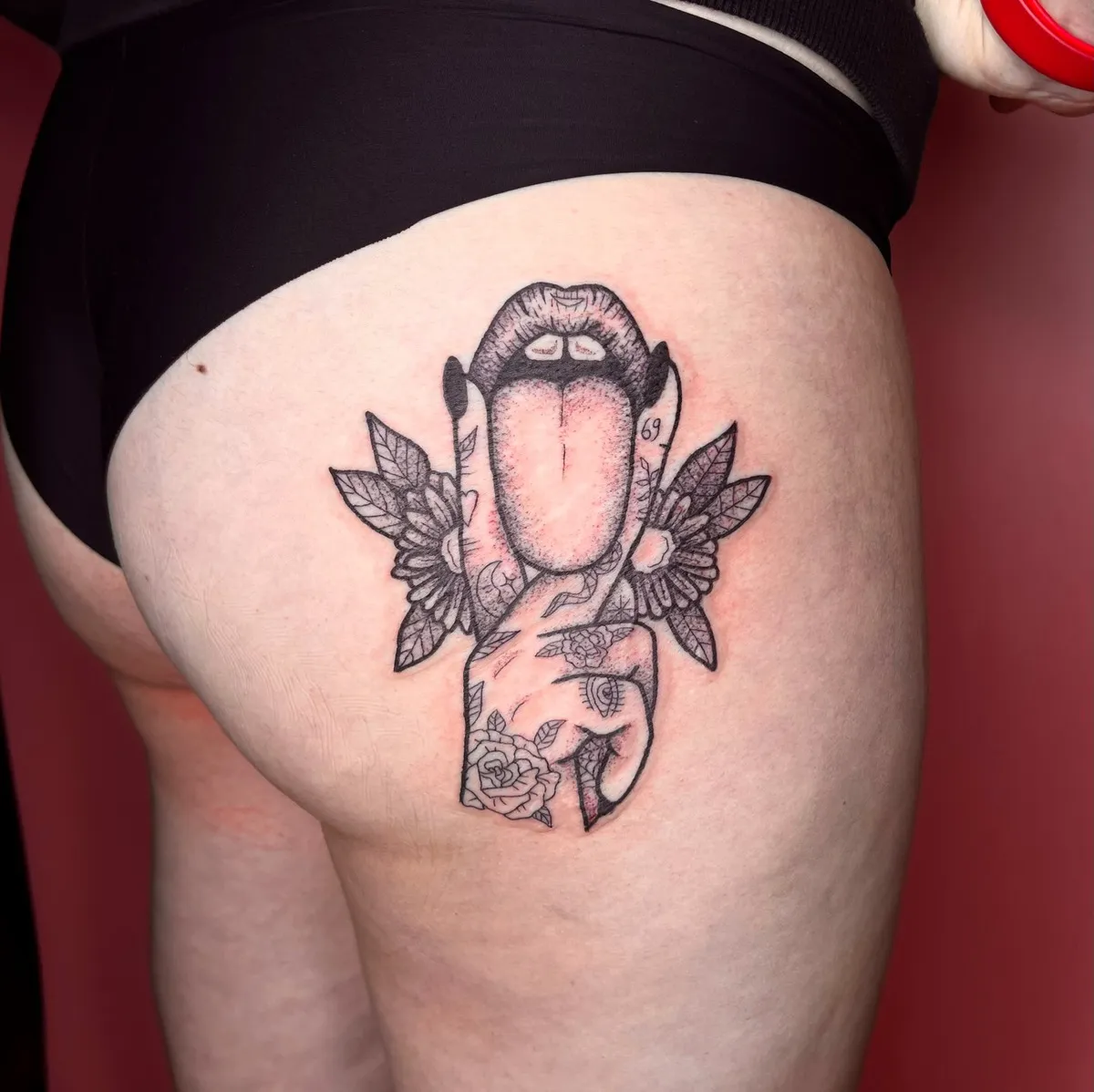 candy_ragequit_tattoo_zürich_026.webp - Image of Candy, Artist at Ragequit Tattoo Piercing Zurich