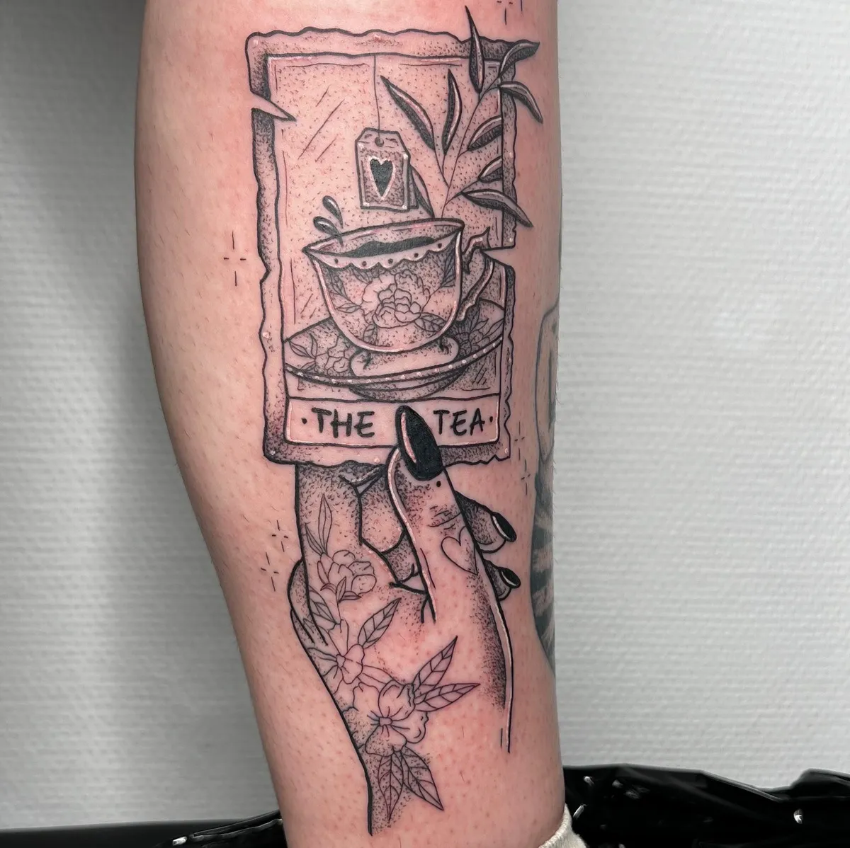 candy_ragequit_tattoo_zürich_030.webp - Image of Candy, Artist at Ragequit Tattoo Piercing Zurich