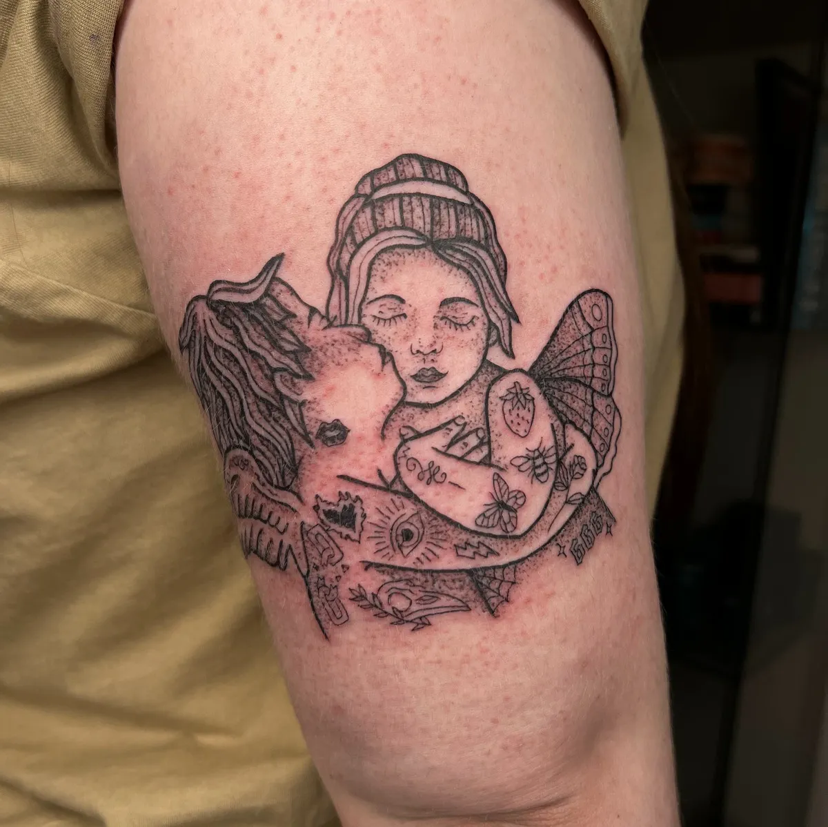 candy_ragequit_tattoo_zürich_036.webp - Image of Candy, Artist at Ragequit Tattoo Piercing Zurich