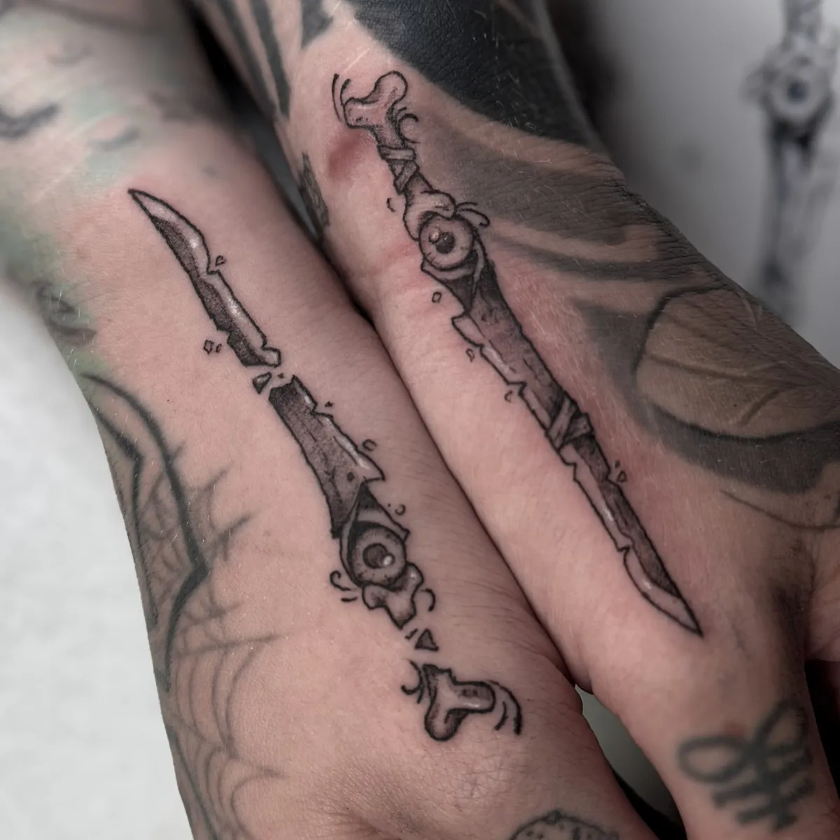 eileen_ragequit_tattoo_zürich_013.webp - Image of Eileen, Artist at Ragequit Tattoo Piercing Zurich