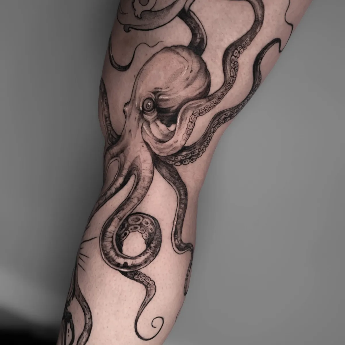 eileen_ragequit_tattoo_zürich_014.webp - Image of Eileen, Artist at Ragequit Tattoo Piercing Zurich