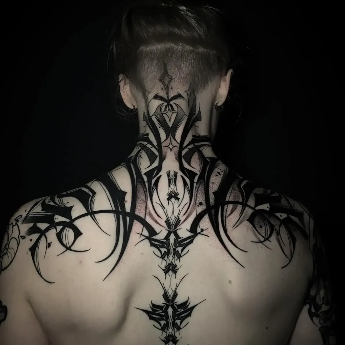 luna_ragequit_tattoo_zürich_002.webp - Image of Luna, Artist at Ragequit Tattoo Piercing Zurich