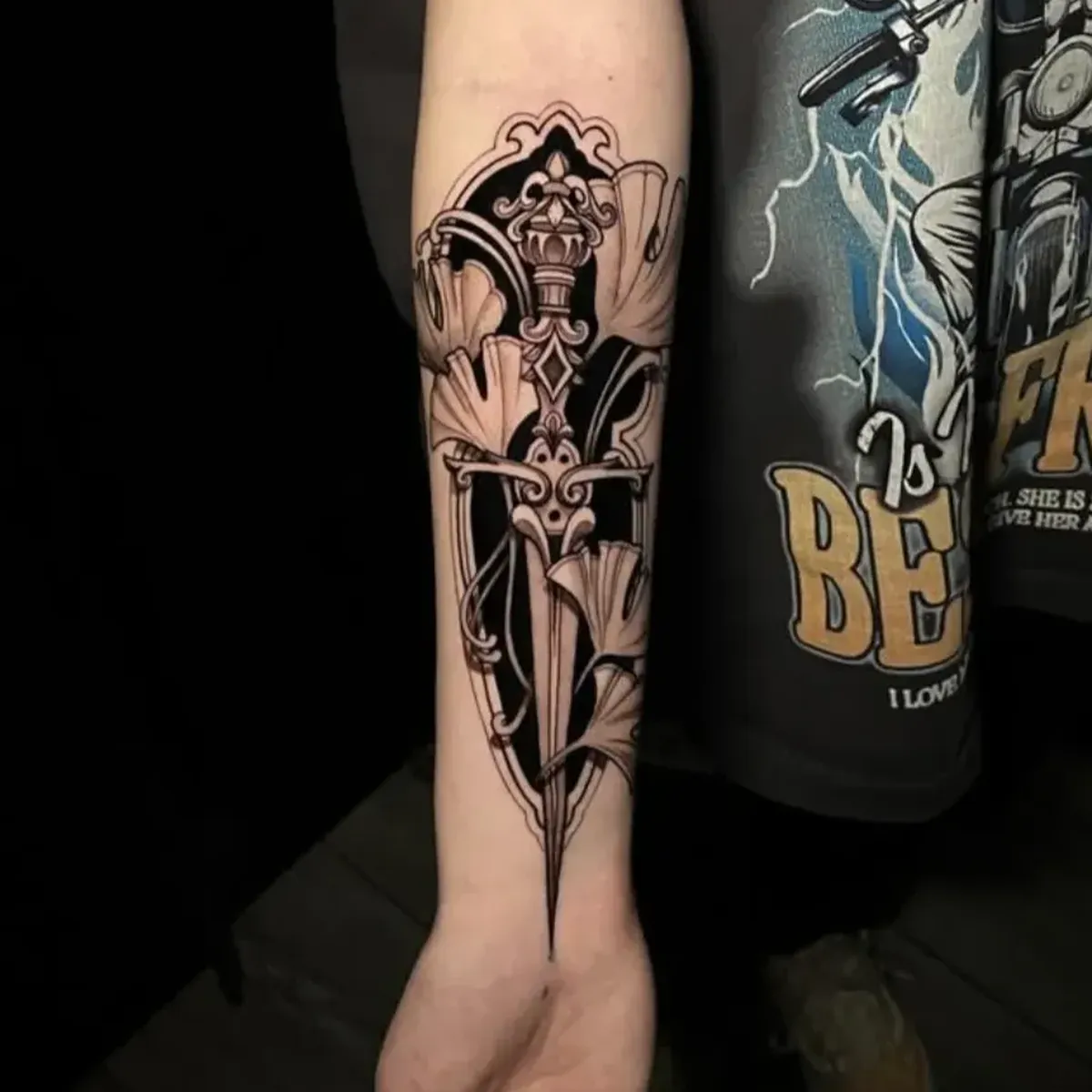 luna_ragequit_tattoo_zürich_006.webp - Image of Luna, Artist at Ragequit Tattoo Piercing Zurich