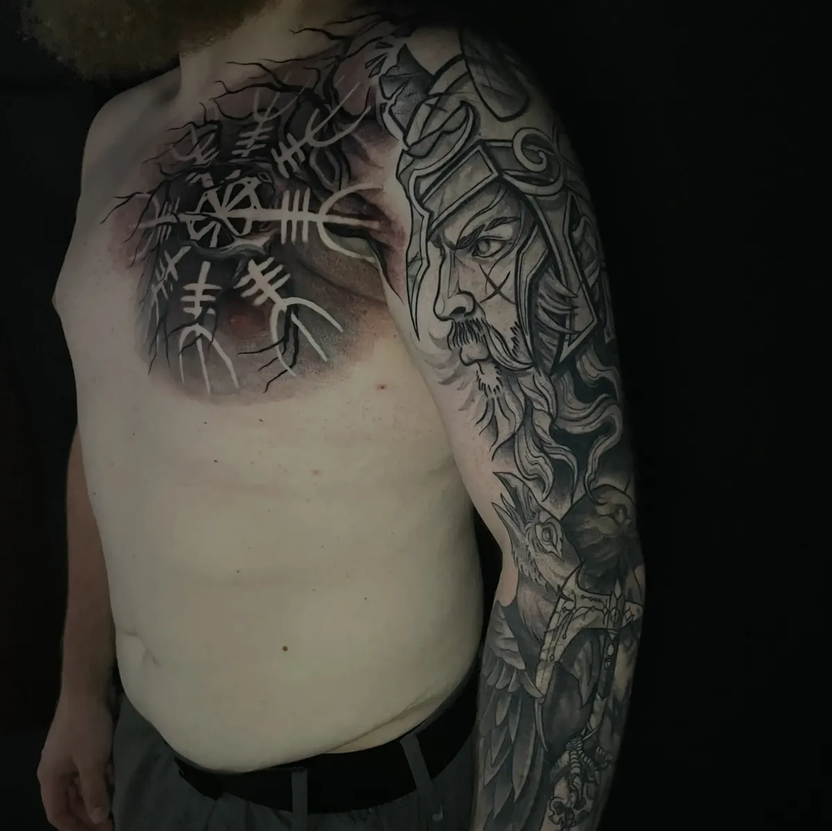 luna_ragequit_tattoo_zürich_011.webp - Image of Luna, Artist at Ragequit Tattoo Piercing Zurich