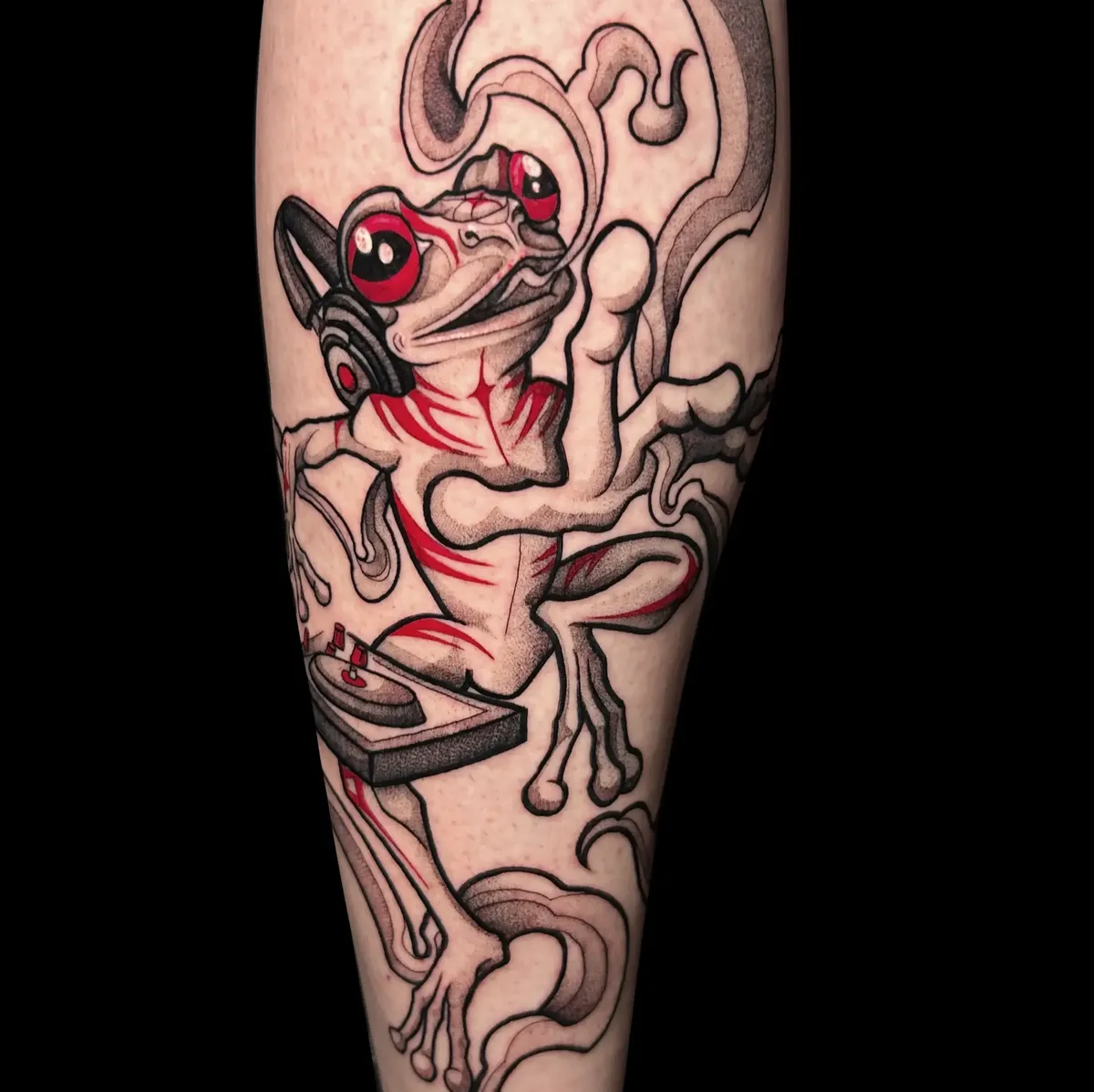 luna_ragequit_tattoo_zürich_023.webp - Image of Luna, Artist at Ragequit Tattoo Piercing Zurich