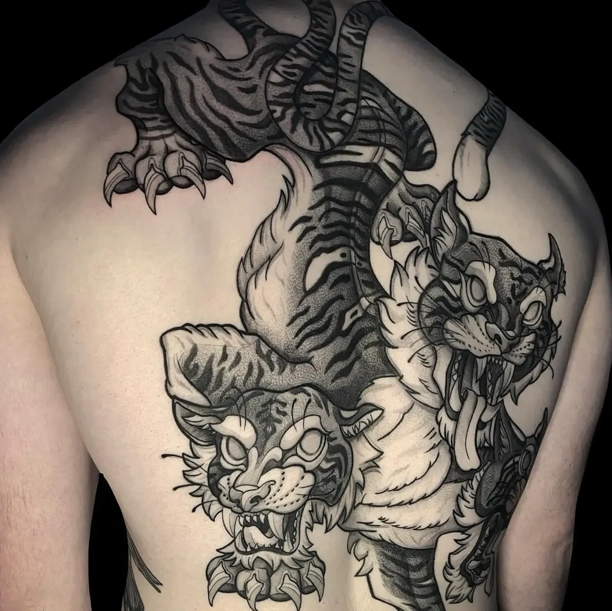 luna_ragequit_tattoo_zürich_028.webp - Image of Luna, Artist at Ragequit Tattoo Piercing Zurich