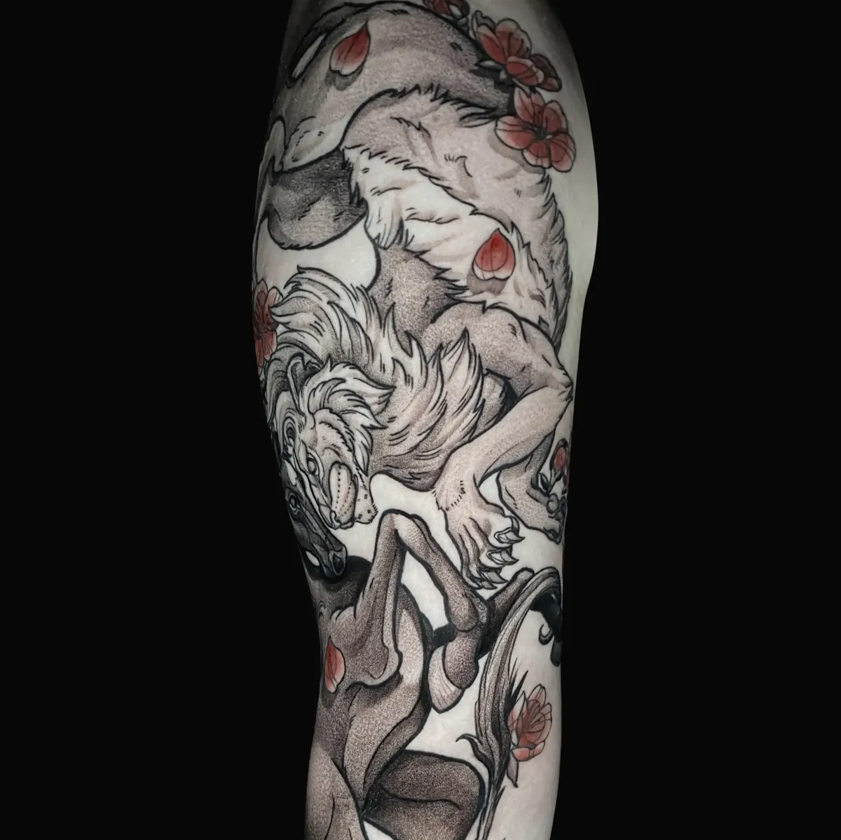 luna_ragequit_tattoo_zürich_030.webp - Image of Luna, Artist at Ragequit Tattoo Piercing Zurich