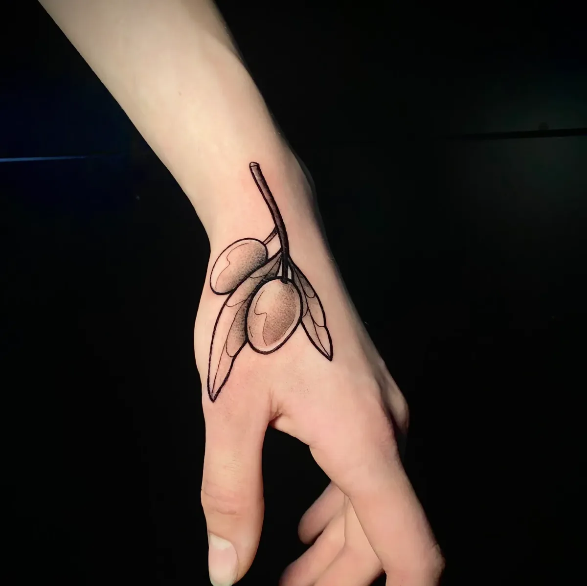 luna_ragequit_tattoo_zürich_032.webp - Image of Luna, Artist at Ragequit Tattoo Piercing Zurich