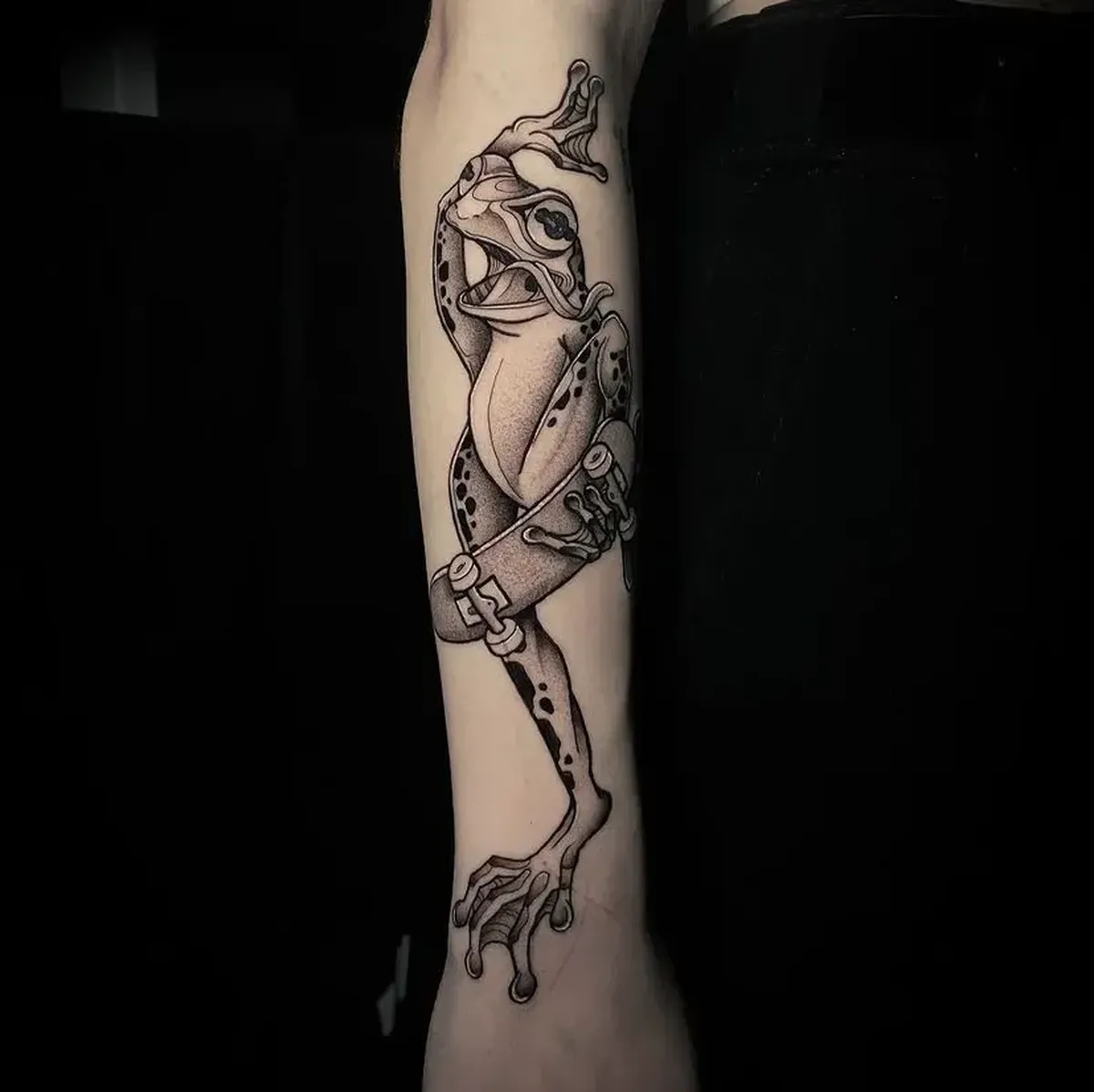 luna_ragequit_tattoo_zürich_039.webp - Image of Luna, Artist at Ragequit Tattoo Piercing Zurich