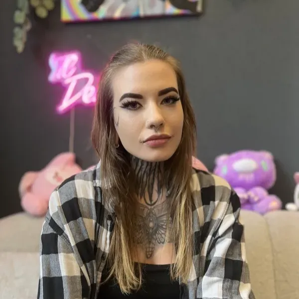 Portrait of Nina, Piercer / Owner at Ragequit Tattoo Piercing Zurich