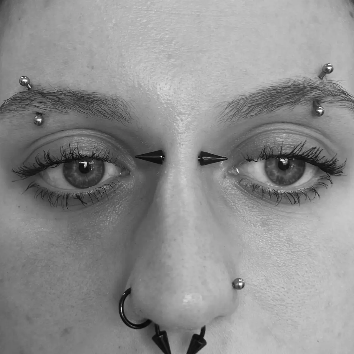 nina_ragequit_piercing_zürich_016.webp - Image of Nina, Artist at Ragequit Tattoo Piercing Zurich