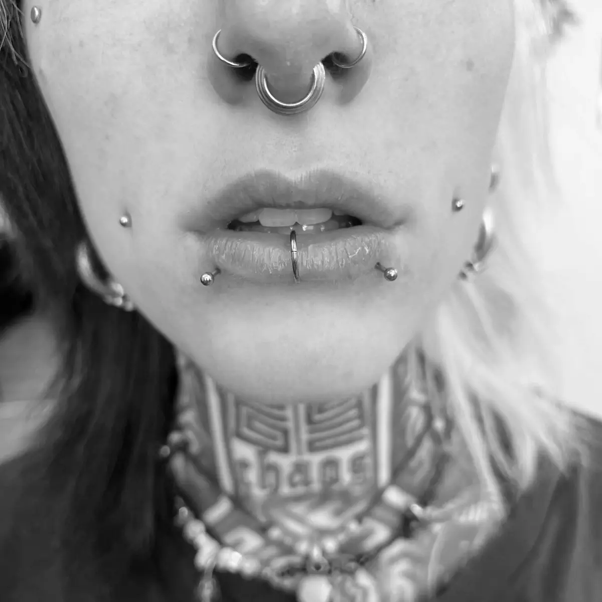 nina_ragequit_piercing_zürich_017.webp - Image of Nina, Artist at Ragequit Tattoo Piercing Zurich