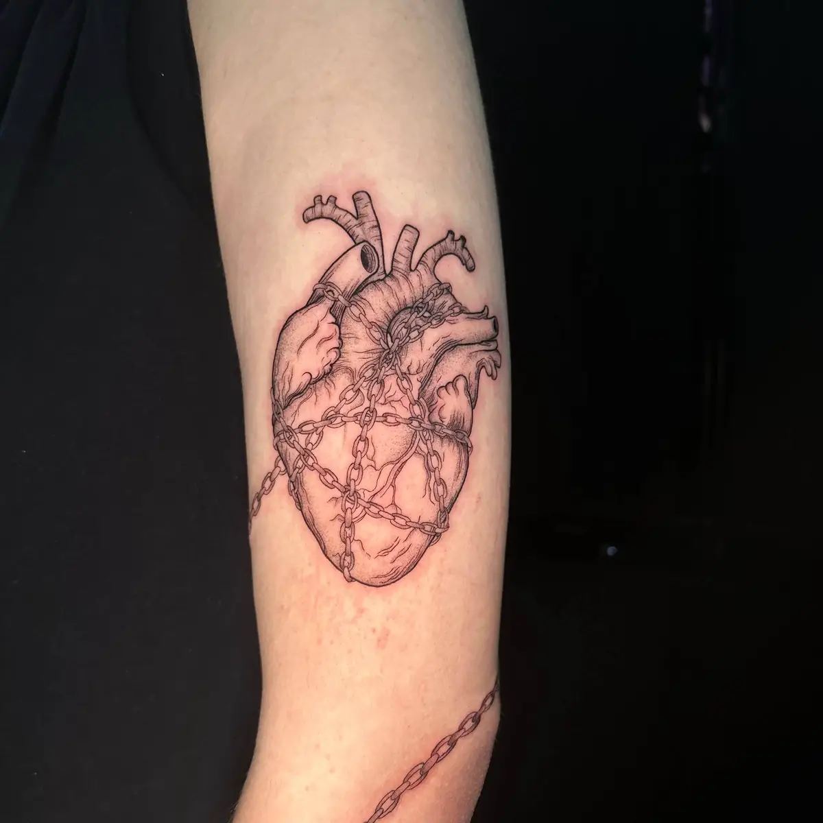 noemi_ragequit_tattoo_zürich_006.webp - Image of Noemi, Artist at Ragequit Tattoo Piercing Zurich