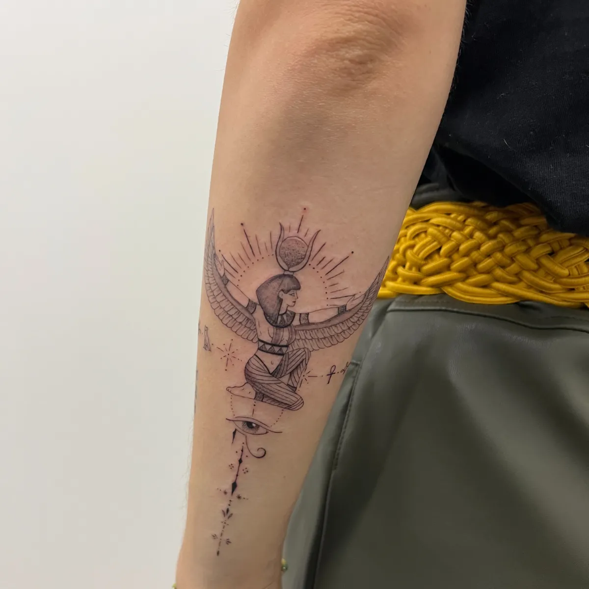 vany_ragequit_tattoo_zürich_035.webp - Image of Vany, Artist at Ragequit Tattoo Piercing Zurich